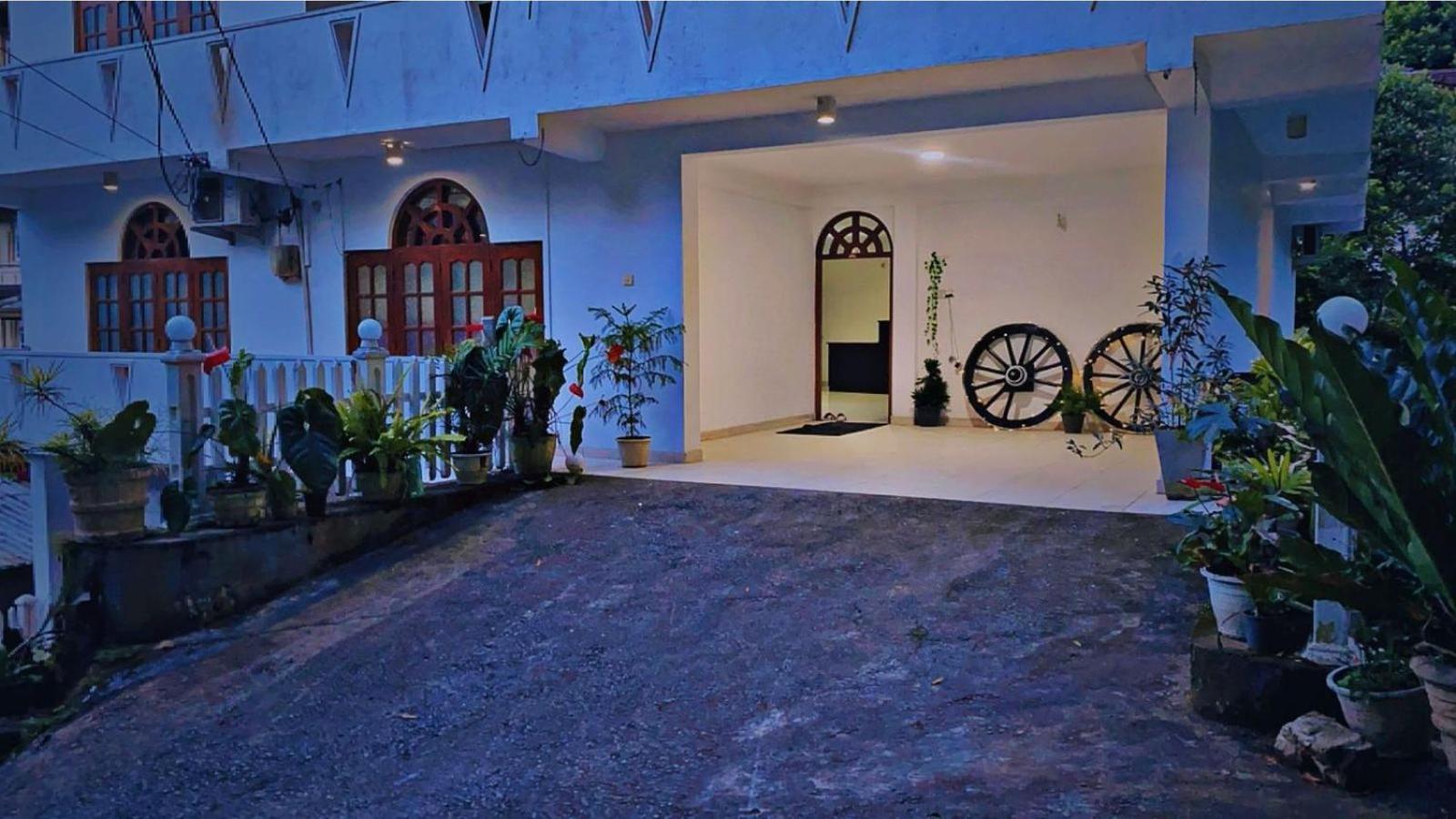 New Nethmi Villa Kandy Exterior photo